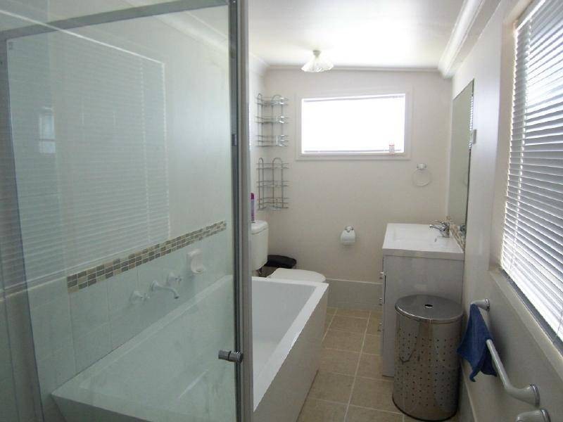 8 Barnes Street, Cootamundra NSW 2590