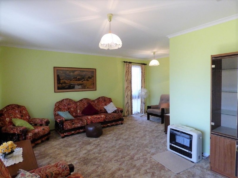 16 Coora Avenue, Cootamundra NSW 2590