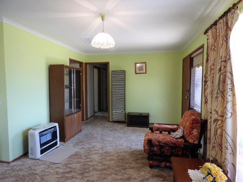 16 Coora Avenue, Cootamundra NSW 2590