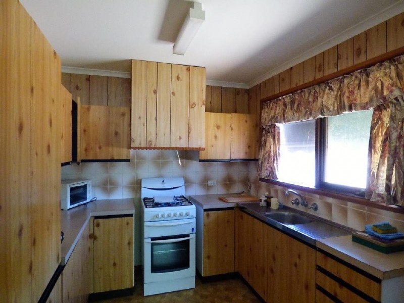 16 Coora Avenue, Cootamundra NSW 2590