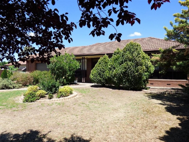 16 Coora Avenue, Cootamundra NSW 2590