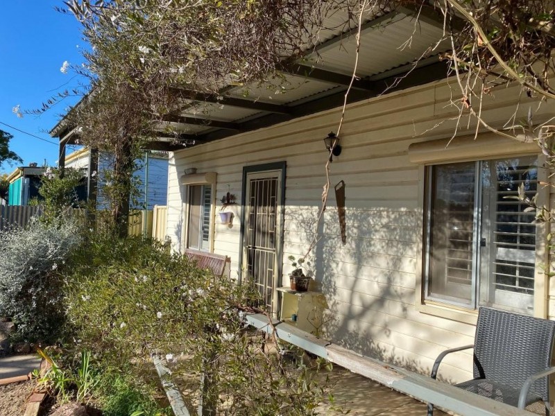 8  Warren Street, Cootamundra NSW 2590