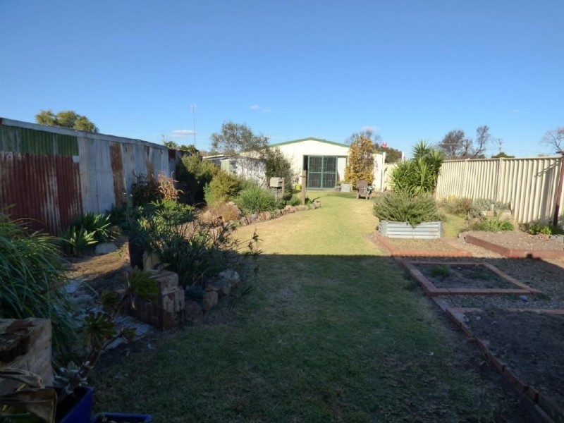 8  Warren Street, Cootamundra NSW 2590