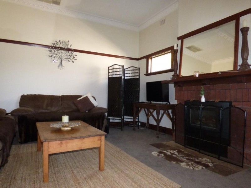 127 Temora Street, Cootamundra NSW 2590