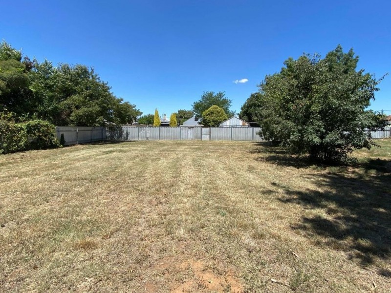 14 Victoria Parade, Cootamundra NSW 2590