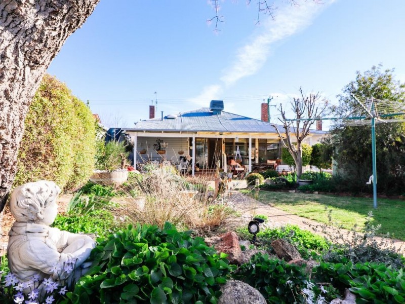 127 Temora Street, Cootamundra NSW 2590