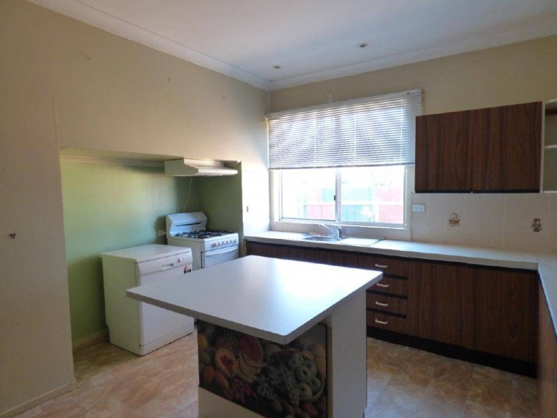 83 Berthong Street, Cootamundra NSW 2590