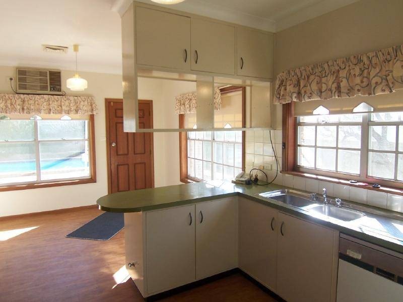 43 Thompson Street, Cootamundra NSW 2590