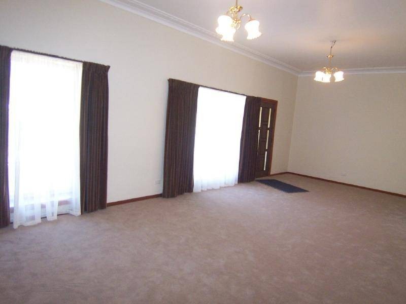 43 Thompson Street, Cootamundra NSW 2590