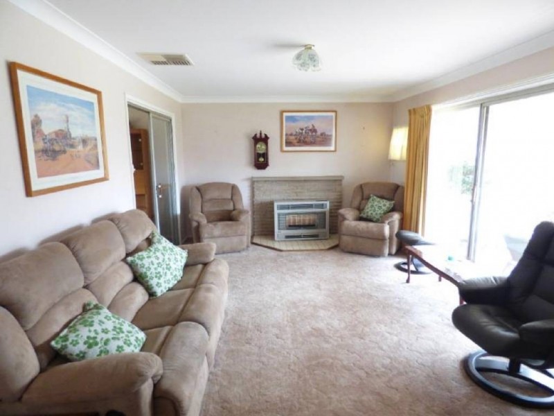 44 Centenary Avenue, Cootamundra NSW 2590