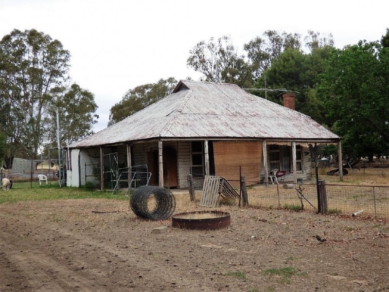 100 Old Wallendbeen Road, Stockinbingal NSW 2725