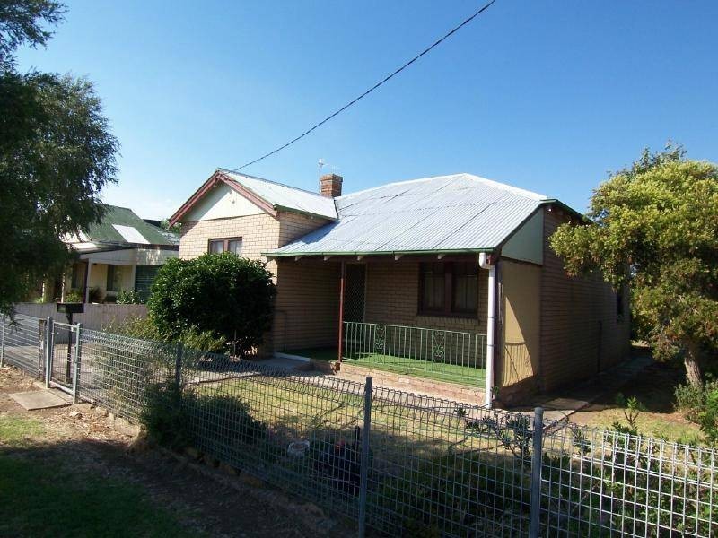 18 Bullecourt Street, Cootamundra NSW 2590