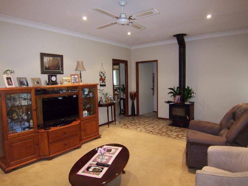 5 Bland Street, Wallendbeen NSW 2588