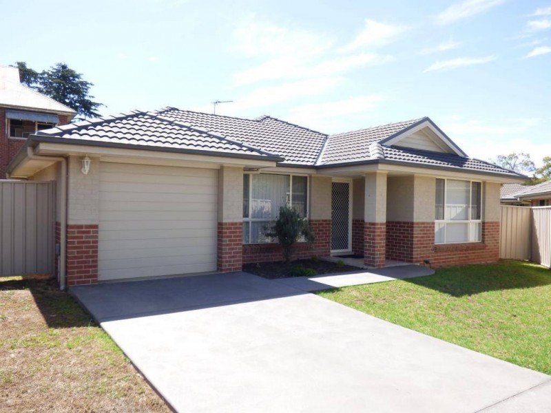 4/105 Thompson Street, Cootamundra NSW 2590