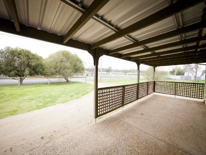 2 Cowong Street, Cootamundra NSW 2590