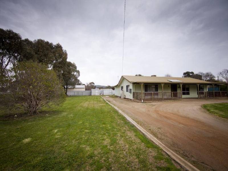 2 Cowong Street, Cootamundra NSW 2590