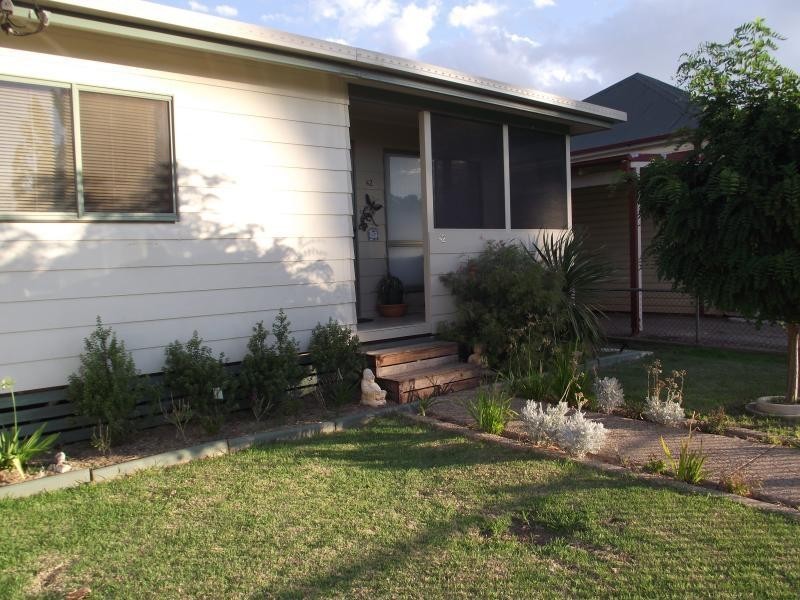 42 Sutton Street, Cootamundra NSW 2590