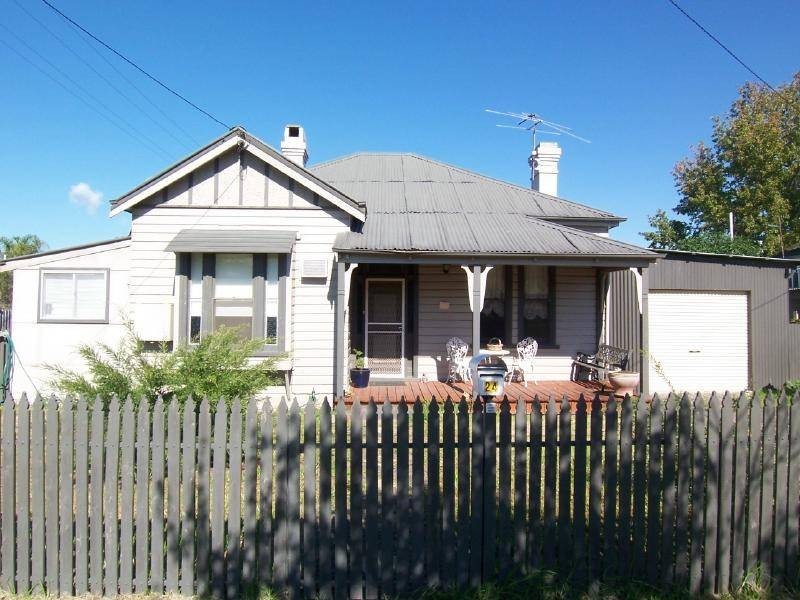 24 Mackay Street, Cootamundra NSW 2590