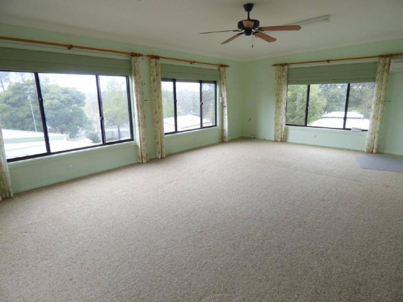 28 John Street, Cootamundra NSW 2590