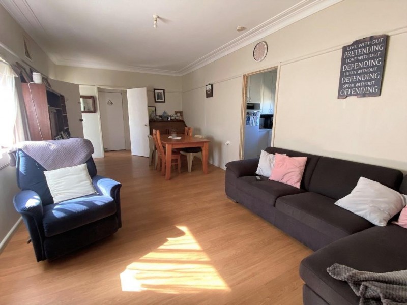 8 Cameron Square, Cootamundra NSW 2590