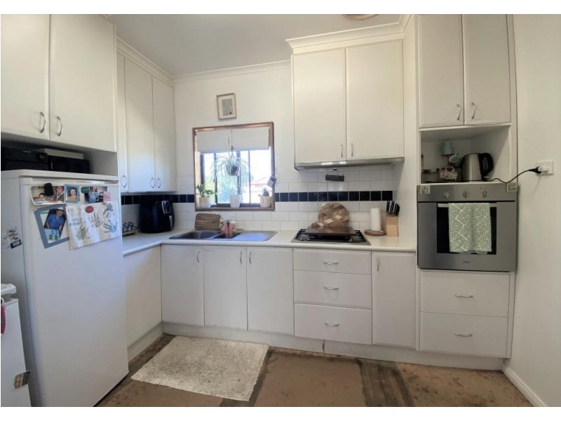 8 Cameron Square, Cootamundra NSW 2590