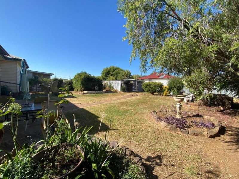 8 Cameron Square, Cootamundra NSW 2590