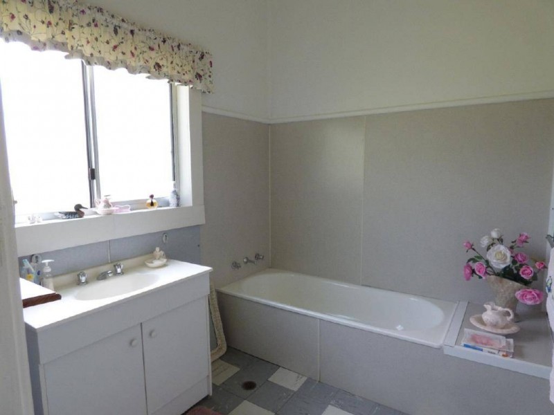 2 Grey Street, Wallendbeen NSW 2588