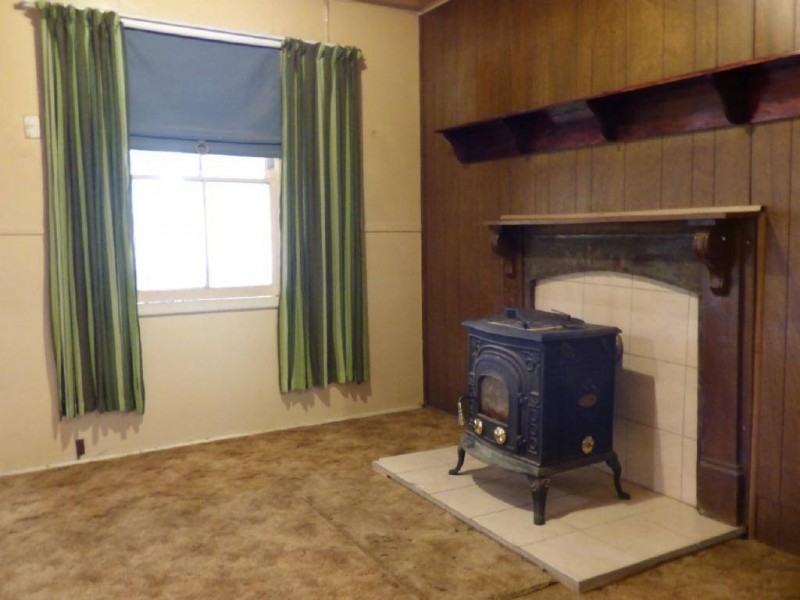 16 Cowong Street, Cootamundra NSW 2590