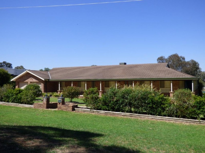 6 Matthews Street, Cootamundra NSW 2590