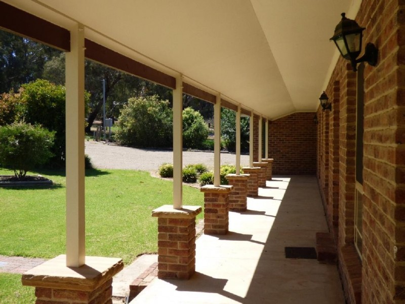 6 Matthews Street, Cootamundra NSW 2590