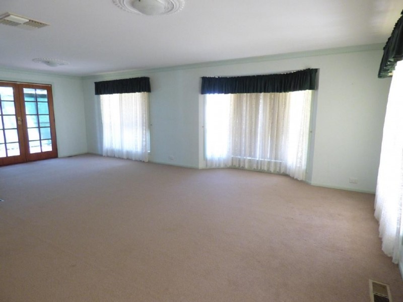 6 Matthews Street, Cootamundra NSW 2590