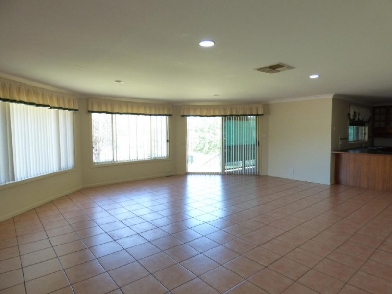 6 Matthews Street, Cootamundra NSW 2590