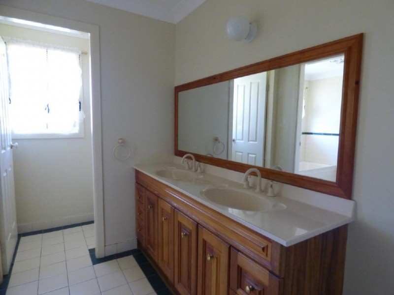 6 Matthews Street, Cootamundra NSW 2590