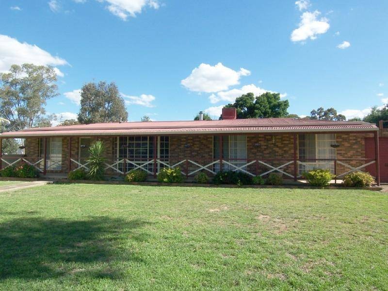 11 Wood Street, Temora NSW 2666