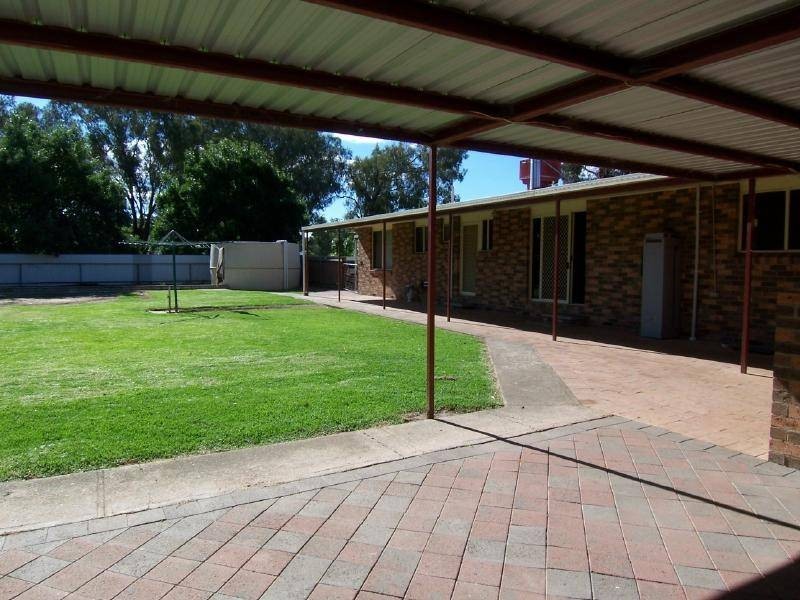 11 Wood Street, Temora NSW 2666