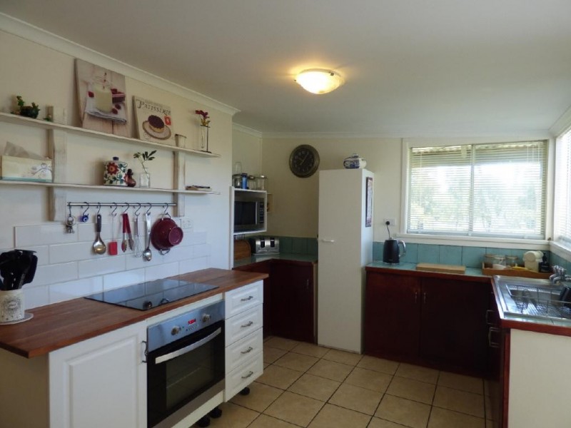 1 Victoria Street, Wallendbeen NSW 2588