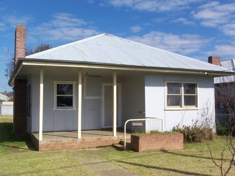 4 Bullecourt Street, Cootamundra NSW 2590