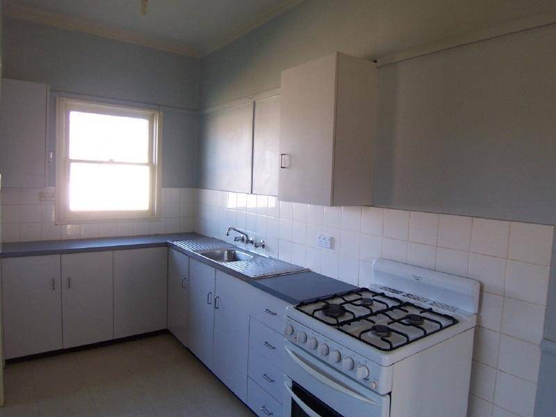 4 Bullecourt Street, Cootamundra NSW 2590