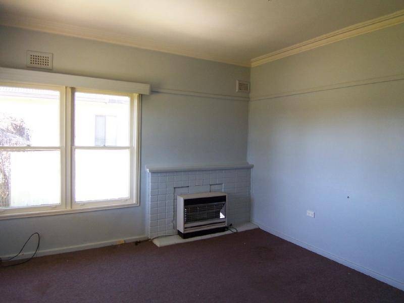 4 Bullecourt Street, Cootamundra NSW 2590