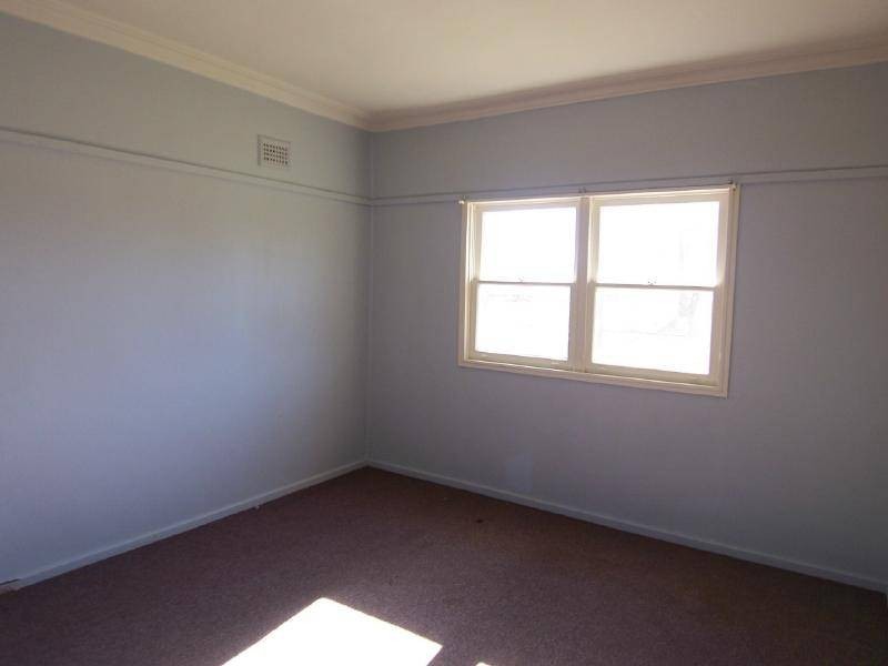 4 Bullecourt Street, Cootamundra NSW 2590