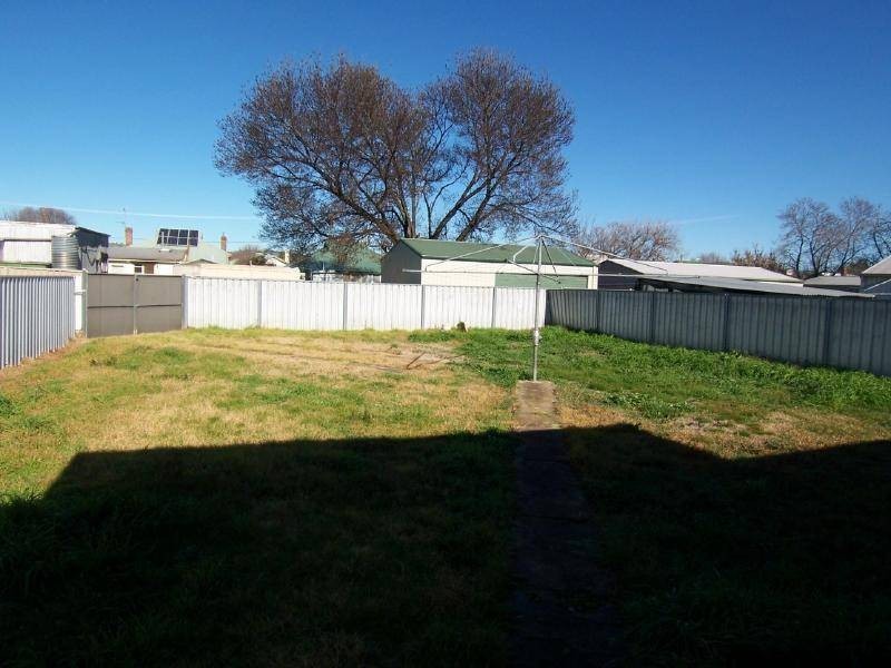 4 Bullecourt Street, Cootamundra NSW 2590