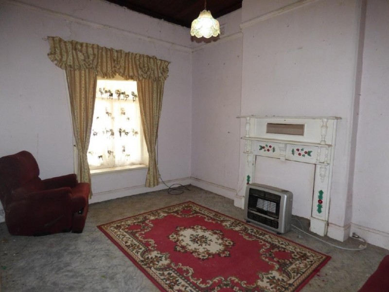 56 Thompson Street, Cootamundra NSW 2590