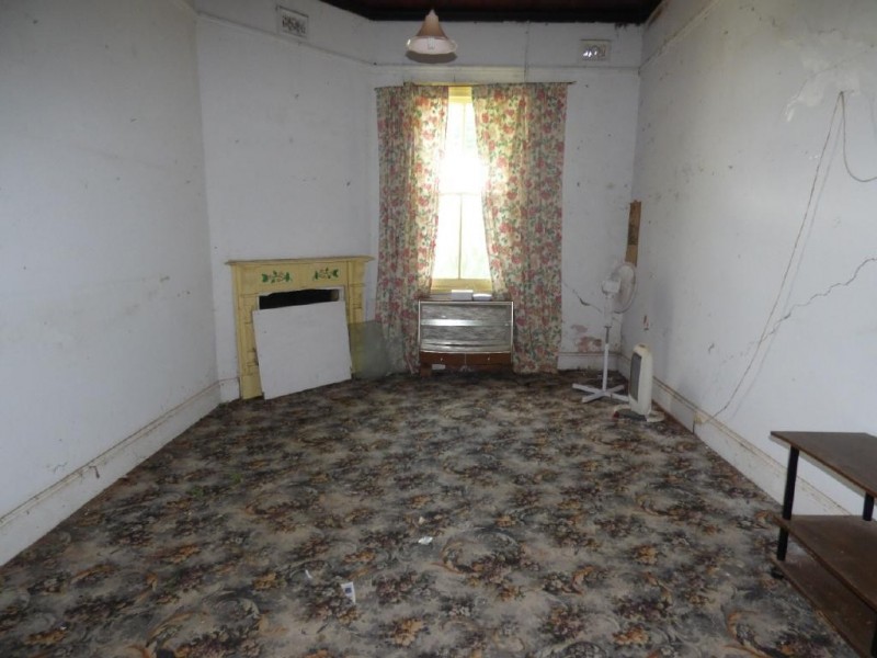 56 Thompson Street, Cootamundra NSW 2590