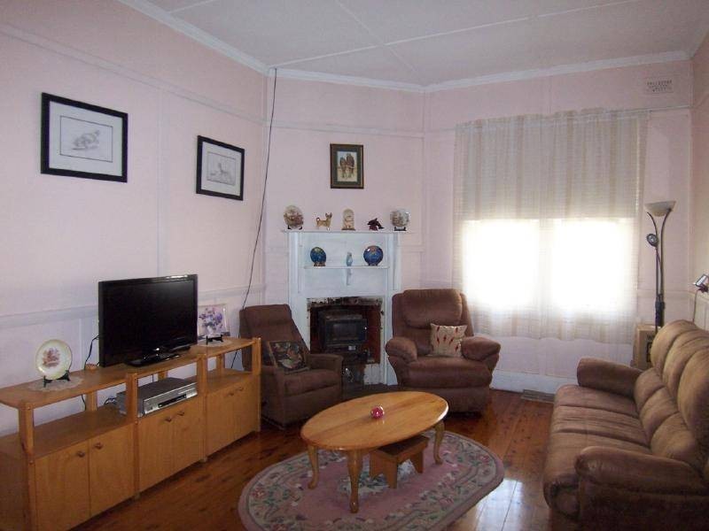 6 Morris Street, Cootamundra NSW 2590