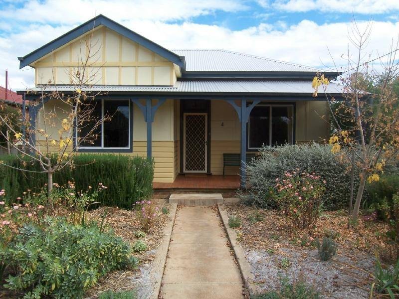 4 Morris Street, Cootamundra NSW 2590