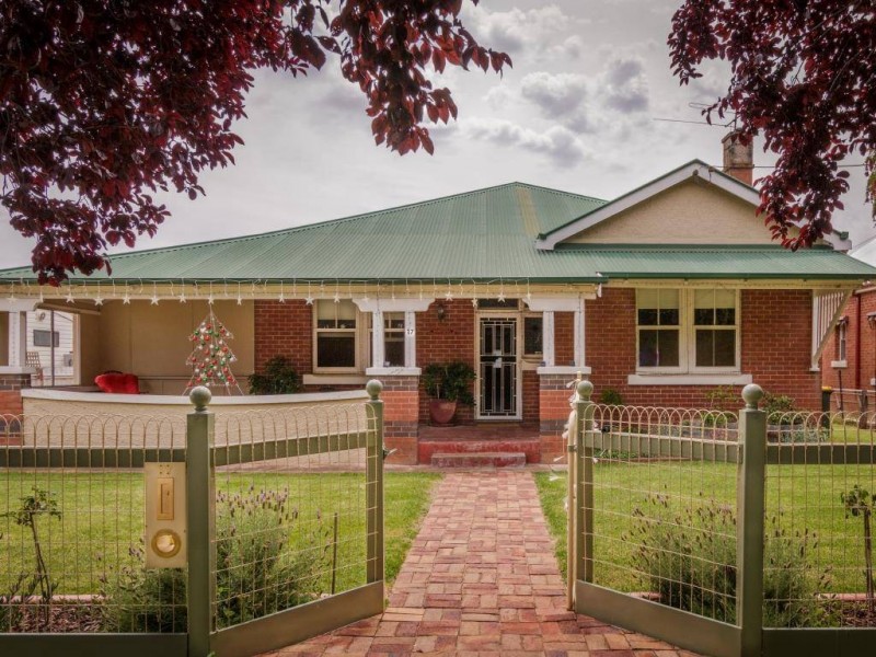 17 Temora Street, Cootamundra NSW 2590