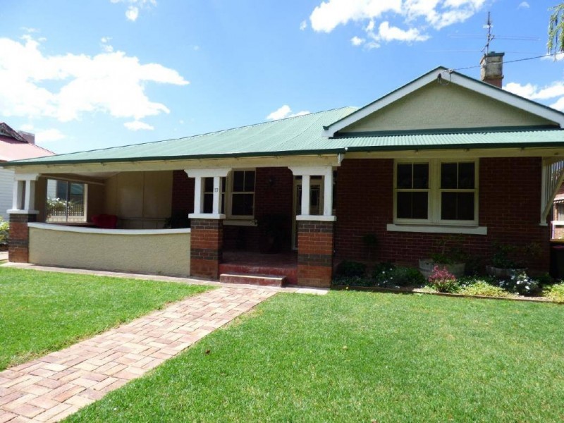 17 Temora Street, Cootamundra NSW 2590