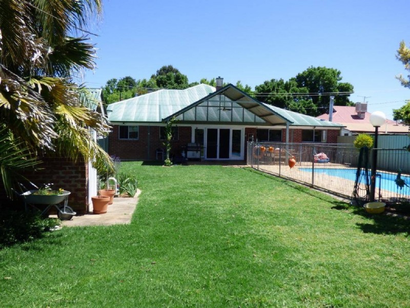 17 Temora Street, Cootamundra NSW 2590