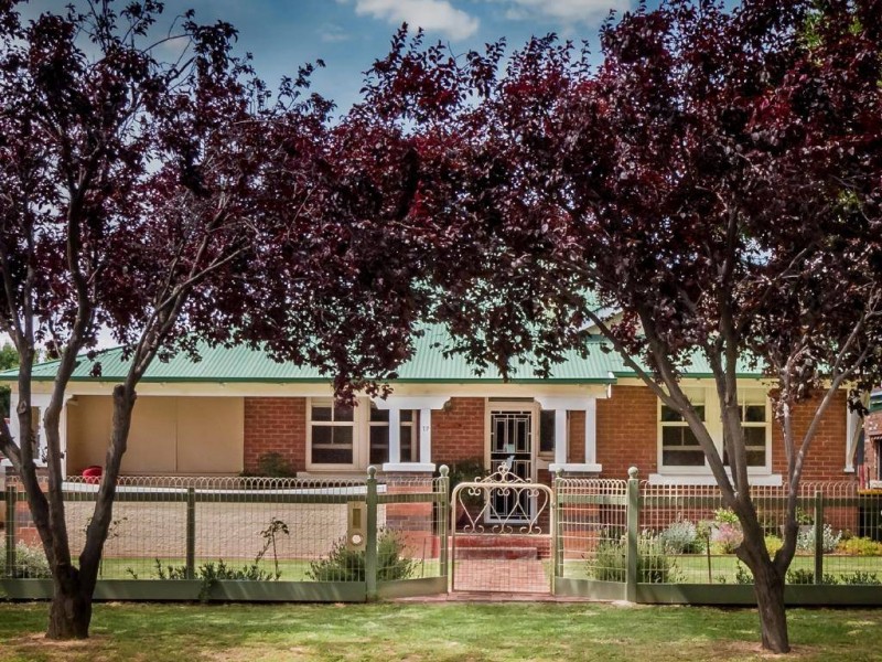 17 Temora Street, Cootamundra NSW 2590