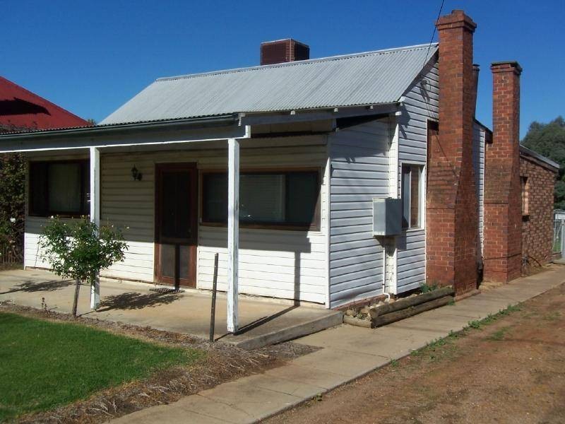 17 Gundagai Road, Cootamundra NSW 2590